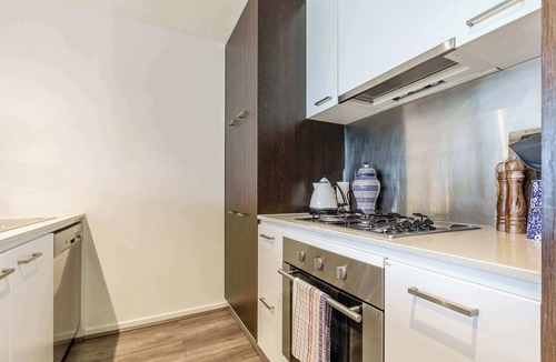 Docklands Condo | Waterfront condo with marina views near promenade