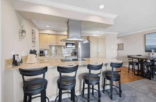 Lincoln City Condo | Waterfront Corner Condo with Fireplace and Ocean Views Close to Beach and Bay