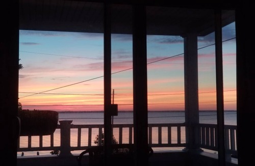 Issue Cottage | Waterfront Cottage w/Private Pier & Beach ~ Lil' Paradise On The Potomac