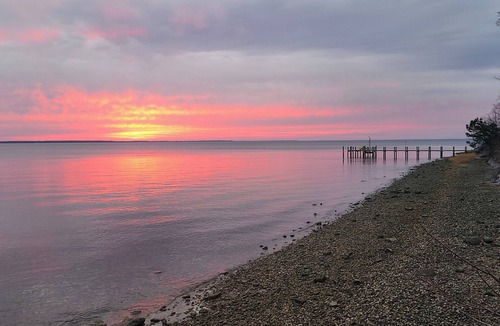 Issue Cottage | Waterfront Cottage w/Private Pier & Beach ~ Lil' Paradise On The Potomac