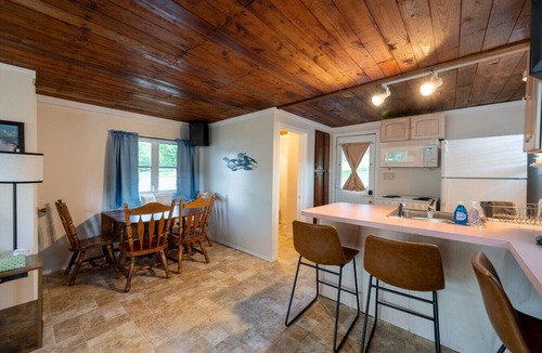 Winchester Cottage | Waterfront Cottage at Highland Lake w/dock