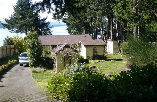 Mayne Island Cottage | Waterfront cottage close to ferry
