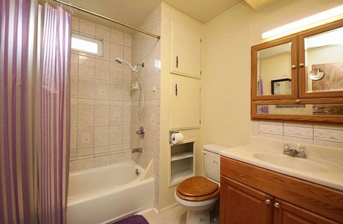 Freeland House | Waterfront cottage - Free Wi-Fi - fully fenced backyard