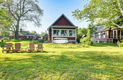 Summer Village Cottage | Waterfront Cottage in Summer Village w/Grill