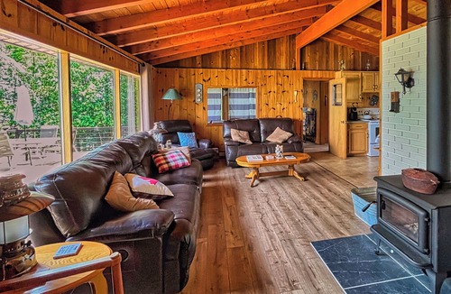 Golden Valley Cottage | Waterfront cottage on 1.3 acres, great fishing, boating & hiking on Restoule!