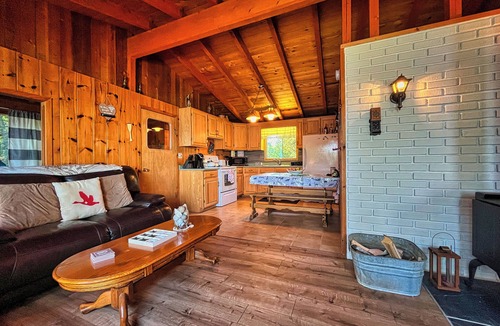 Golden Valley Cottage | Waterfront cottage on 1.3 acres, great fishing, boating & hiking on Restoule!
