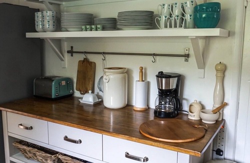 Corfe Castle House | Waterfront Cottage on the Beach In Beautiful Dorset Countryside Sleeps 12