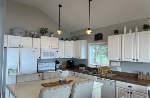 Cobb Island House | Waterfront Cottage with Pier & Boatlift on the Beautiful Potomac River