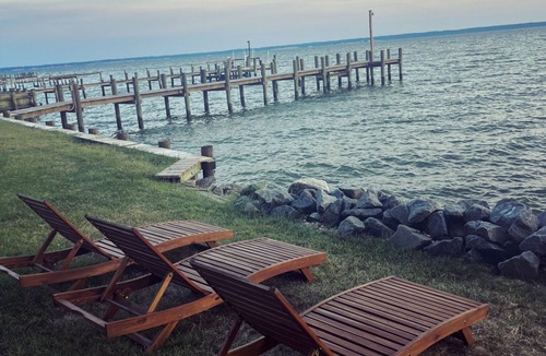 Cobb Island House | Waterfront Cottage with Pier & Boatlift on the Beautiful Potomac River