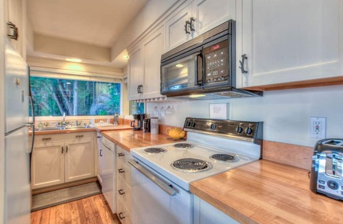Deer Harbor Cottage | Waterfront Cottage Rental with Spectacular Sunset Views on Orcas Island, Washington