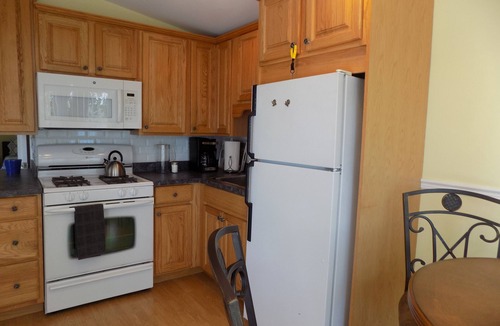 Hammondsport Cottage | Waterfront Cottage with moorage on Keuka Lake