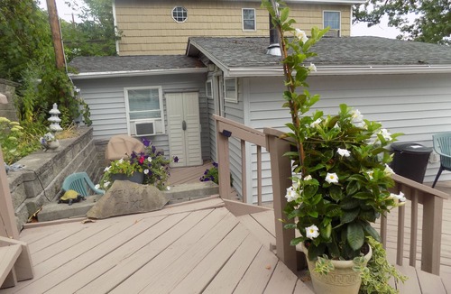 Hammondsport Cottage | Waterfront Cottage with moorage on Keuka Lake