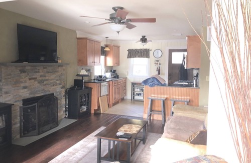 Westminster Cottage | Waterfront Cottage 5 minutes to Mount Wachusett, Dock, Pet Friendly, Kayaks