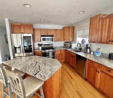 Naples House | Waterfront Cottage with Equipped Deck and Private Dock in Maine
