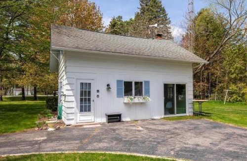 Lexington House | Waterfront Cottages in Lexington Vacation Homes