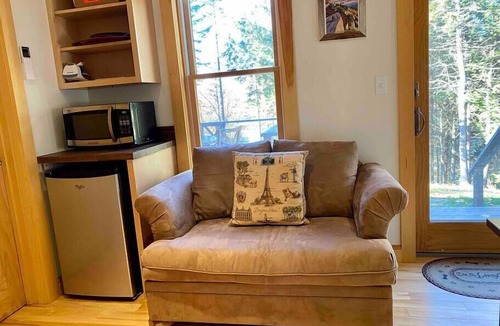 Freeport Apartment | Waterfront Couples Retreat w/Porch, Private Patio, Freeport, Near LL Bean