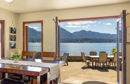Amanda Park House | Waterfront Custom House in Lake Quinault Estate. Inside Olympic National Park.