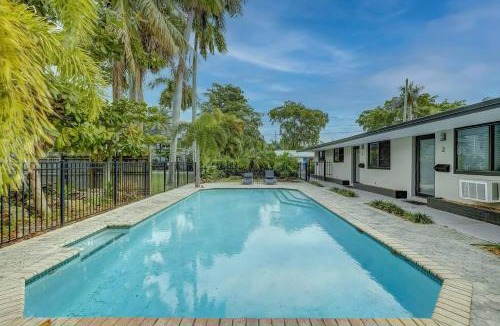 Middle River Terrace Apartment | Waterfront Deck Pool Kayak
