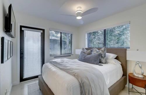 Middle River Terrace Apartment | Waterfront Deck Pool Kayak