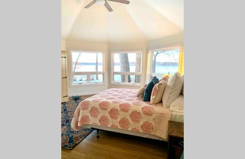 Delavan Lake House | WATERFRONT- DELAVAN LAKE HOME, PIER-BEST SUNSETS