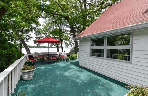 Delavan Lake House | WATERFRONT- DELAVAN LAKE HOME, PIER-BEST SUNSETS!!