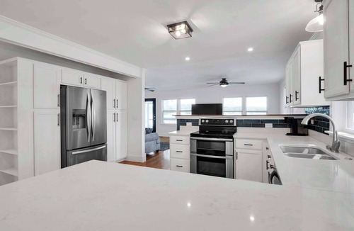 Ridgeway House | Waterfront Dock Dog Friendly Kayaks Grill