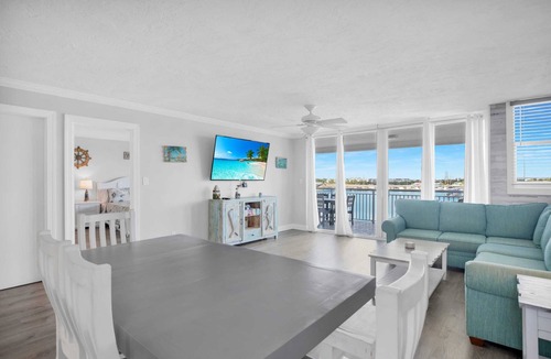 Meadows Condo | Waterfront Dock Pool Condo Near Duval St Pet OK