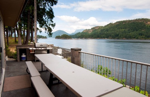 Egmont House | Waterfront,Dock,View,Dive,Kayak,Eagles,Seals,Boating,occasional Whales & Hiking!
