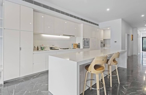 Docklands House | Waterfront Docklands |Marina &City Views |5B+Lift