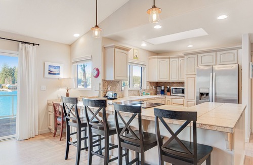 Allyn-Grapeview House | Waterfront, dog-friendly home with private beach, amazing deck & harbor view