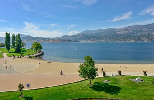 North End Condo | Waterfront, Downtown area, 4 bdr, 2 Levels, Pools