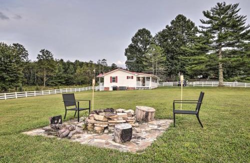 Dunlap House | Waterfront Dunlap Cottage: Large Yard + Views