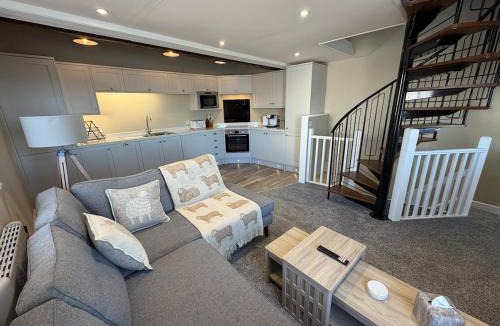 Whitehaven Apartment | Waterfront Duplex Right on the Harbour 1BR
