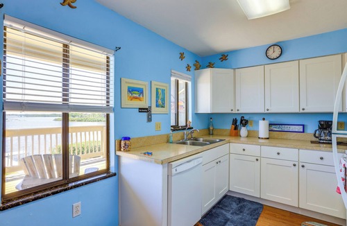 Cedar Key House | Waterfront Duplex w/Dock & Views: Near Town!
