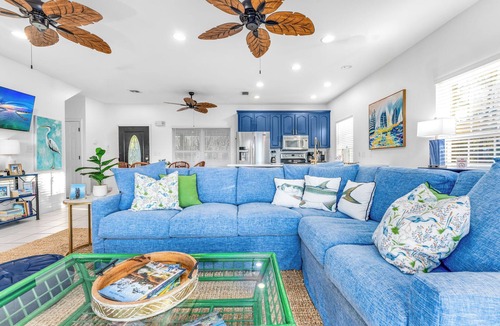 Plantation Cottage | Waterfront! Easy Beach Access - 2 FREE BIKE RENTALS INCLUDED WITH YOUR STAY!