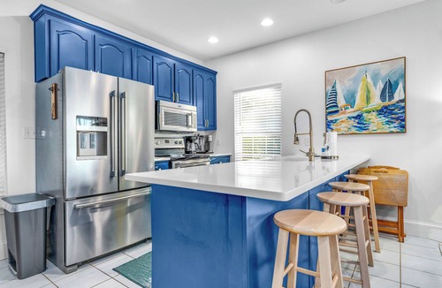 Plantation Cottage | Waterfront! Easy Beach Access - 2 FREE BIKE RENTALS INCLUDED WITH YOUR STAY!