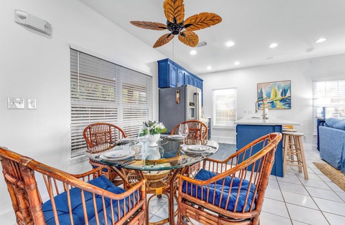 Plantation Cottage | Waterfront! Easy Beach Access - 2 FREE BIKE RENTALS INCLUDED WITH YOUR STAY!
