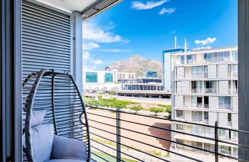 Victoria and Alfred Waterfront Apartment | Waterfront Elegance at Harbour Bridge 413