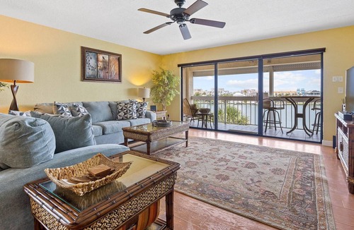 Clearwater Beach Condo | Waterfront End Unit ~ Pool/Hot Tub ~ Short Walk to Beach ~ Free Wi-Fi & Cable ~ 301 Bayway Shores