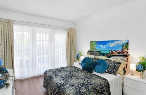 Toukley House | Waterfront Entertainers Haven
