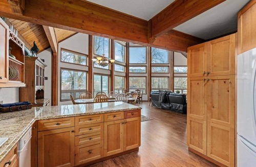Peshastin House | Waterfront Escape | 6BR Sleeps 10 w/Hot Tub, Pets Welcome