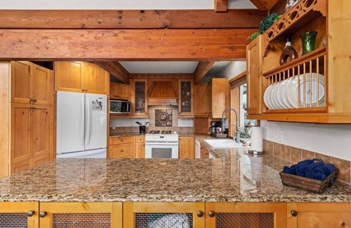 Peshastin House | Waterfront Escape | 6BR Sleeps 10 w/Hot Tub, Pets Welcome
