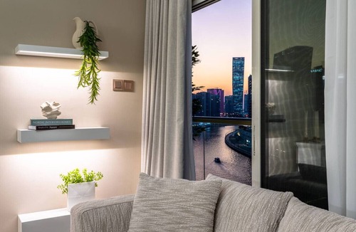 Business Bay Apartment | Waterfront Escape | Burj & Canal View | Pool+Sauna