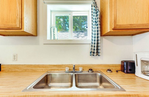 Irons Cabin | Waterfront Escape on Bass Lake: Paddle, Fish, Swim
