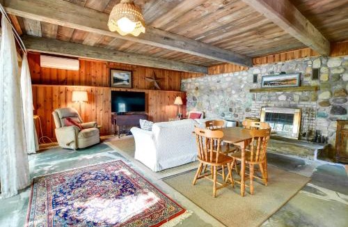 Scottsburg House | Waterfront Escape on Loon Lake: Private Beach!