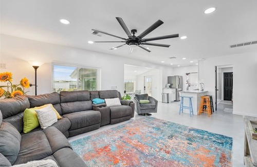 Fullers Earth House | Waterfront Escape on the Manatee River - Charming 3-bedroom house in Ellenton