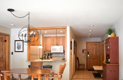 Lakeside Village Condo | Waterfront Escape Surrounded by Nature & Mtns. Min from Golf. 2BR/2BA Prv Patio