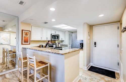 Shelter Cove Condo | Waterfront Escape w/a Furnished Balcony, Harbor View, Fast WiFi, & Shared Pool