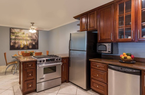 Upper Lake Cabin | Waterfront Executive Suite - The Lodge At Blue Lakes