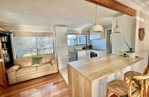 Broadbeach Waters House | Waterfront Family Home - Sleeps 6 - Pet Friendly